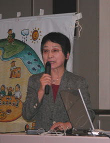 足立己幸氏