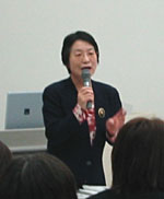 足立己幸氏