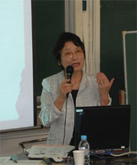 足立己幸氏